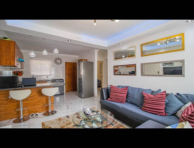 2 BEDROOM TOWNHOUSE FOR SALE IN MAGALIESBERG COUNTRY ESTATE